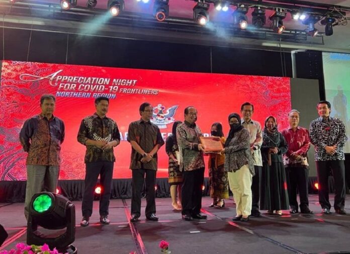 Deputy premier urges Sarawakians to get second booster vaccine against Covid-19