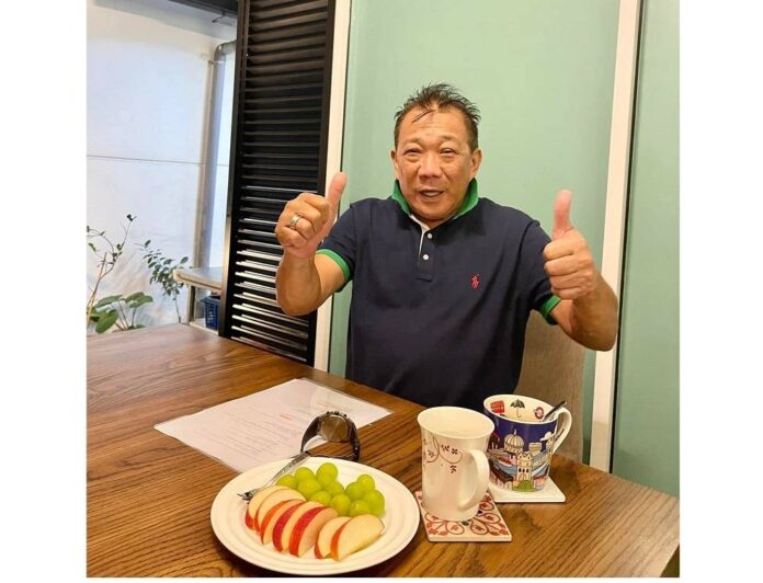 Bung Moktar takes selfie with thumbs up to dispel rumours he is ill