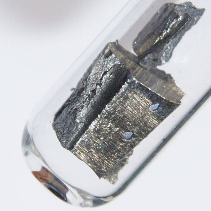 Clever compost: Organic materials could help recycle electronic waste