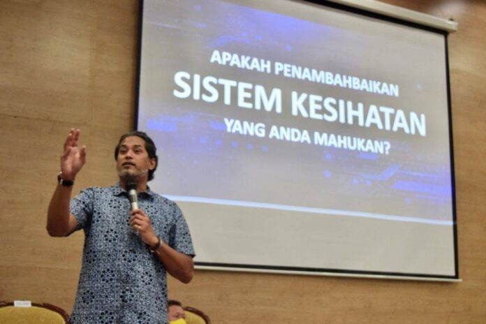Khairy promises increased transparency on permanent posts for house officers