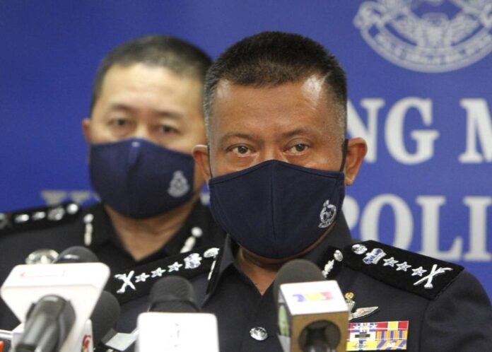Johor cops seize smuggled cigarettes worth RM7.7m