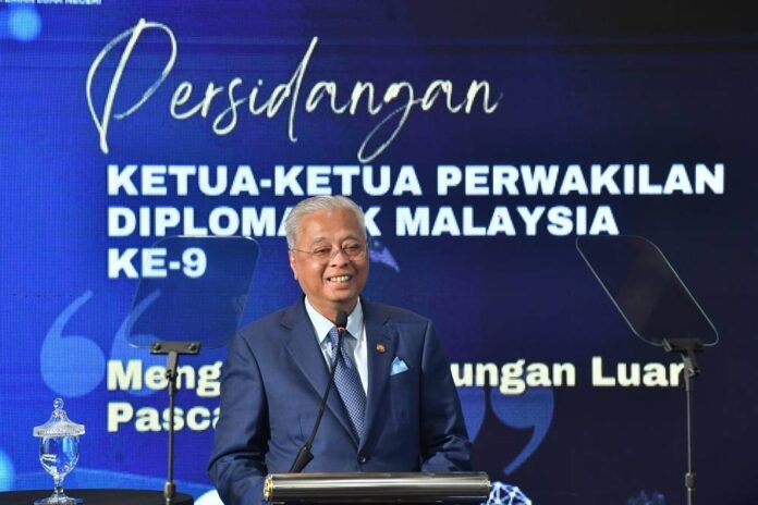 Be more creative to attract foreign investors, PM tells heads of diplomatic missions