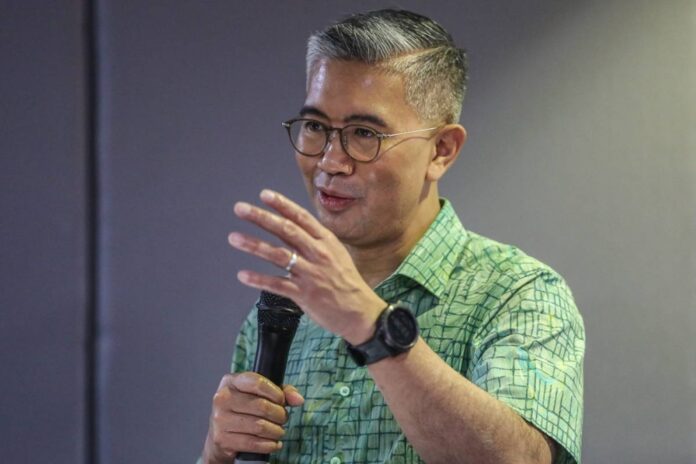 Tengku Zafrul: Putrajaya exploring ways to help aviation industry get back on its feet
