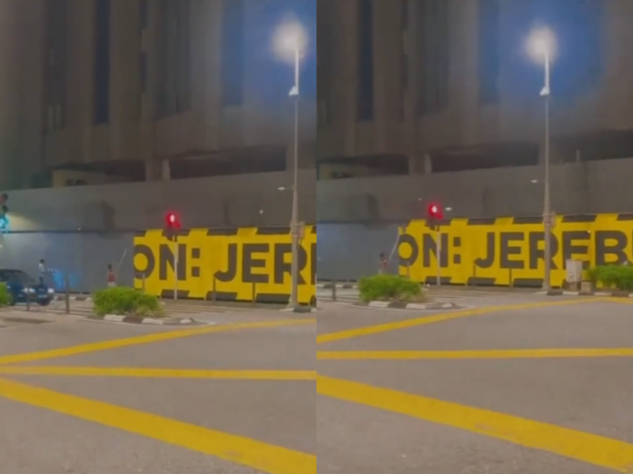 Fahmi Reza's mural on haze painted over after just three days (VIDEO)