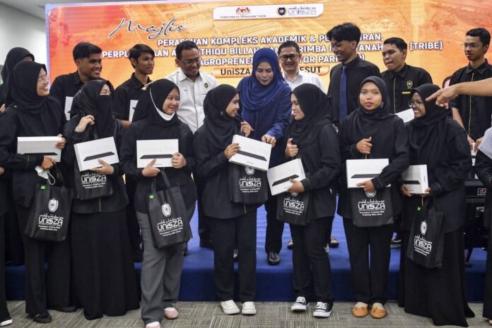 Almost 66,000 applications for PerantiSiswa tablets within a month, says minister