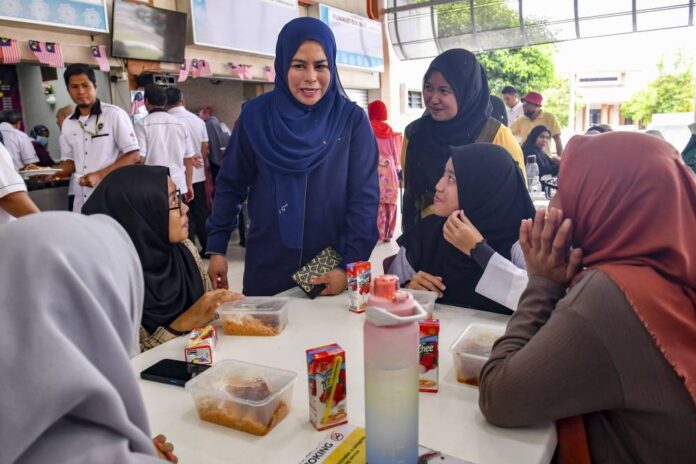Higher education minister urges community colleges to offer courses suitable for local job market, polytechnics