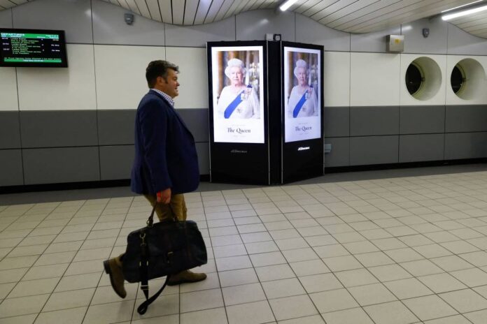 In France, Eiffel Tower goes dark in tribute to Queen Elizabeth