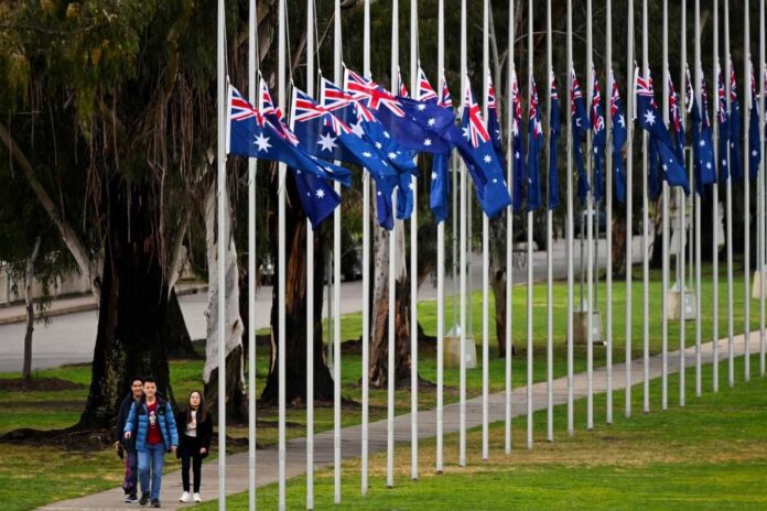 Australian republicans offer condolences for Queen but call for debate
