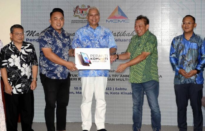 Don't choose or split coverage areas, Annuar reminds telcos