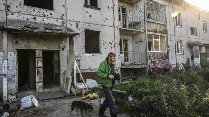 Russia 'regroups' troops in east as Ukraine advances