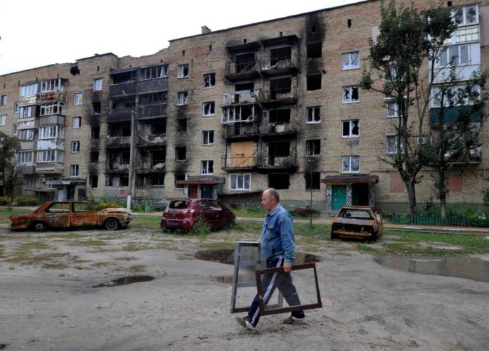 Ukraine reclaims swathes of territory as Russian troops fall back