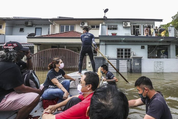 Klang MP Charles Santiago suggests flood mitigation measures to PM