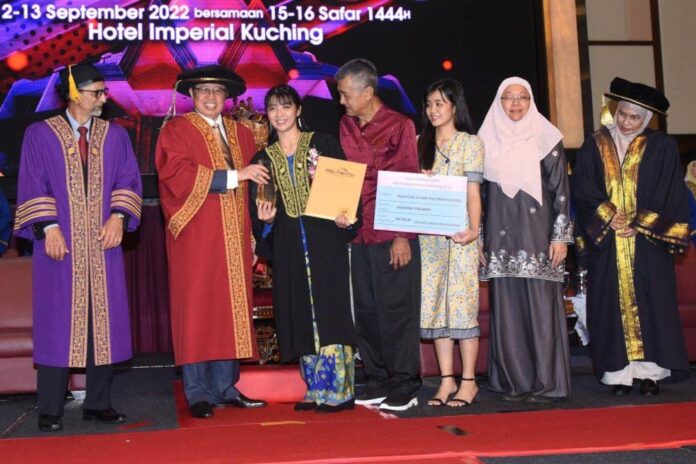Yayasan Sarawak to fully sponsor top student Sonia Tay Yee's tertiary education, says premier