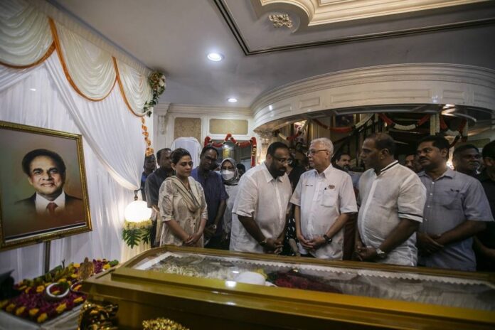 'We have lost a great leader': PM laments Samy Vellu's passing