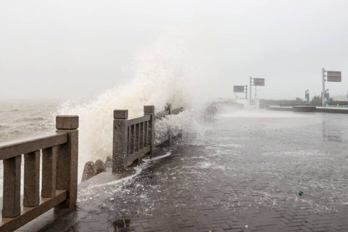 Typhoon Muifa lashes eastern China, forcing 1.6 million from their homes