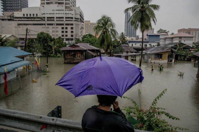 Pakatan: Malaysia needs to prepare for floods, not polls