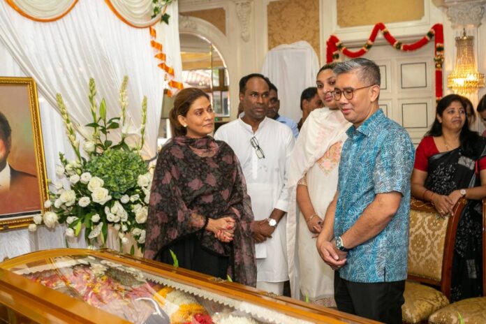 Many, including politicians from both sides, pay last respects to Samy Vellu