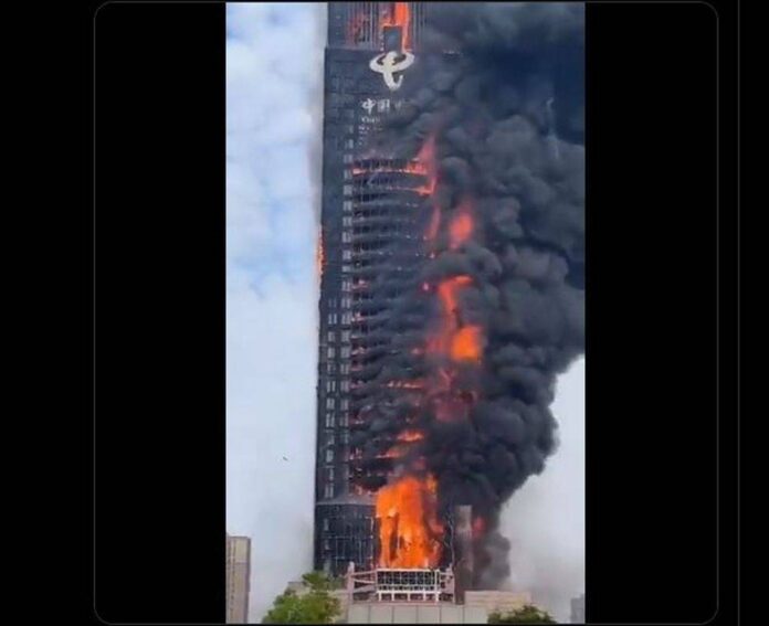 Fire engulfs skyscraper in China's Changsha city