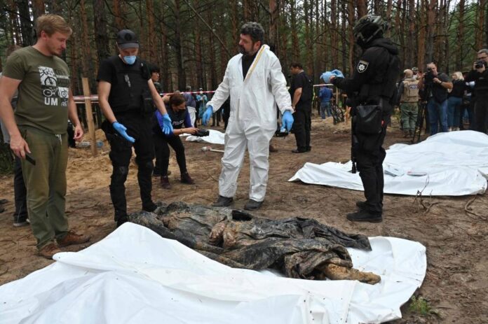 Ukraine finds graves and 'torture centres' in recaptured east