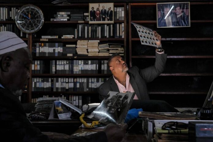Top Kenyan photographer's unseen images of the queen