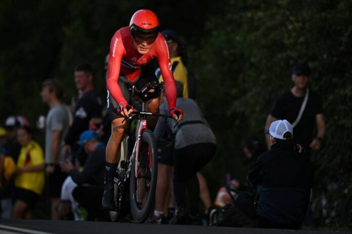 Foss earns rainbow jersey with 'perfectly executed' race