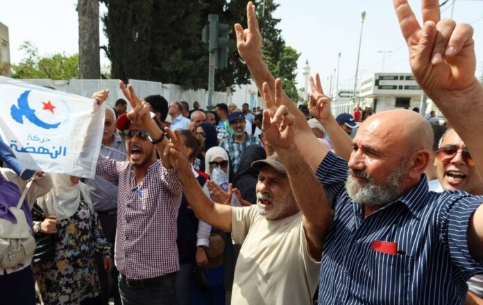 Tunisian police question Islamist leader