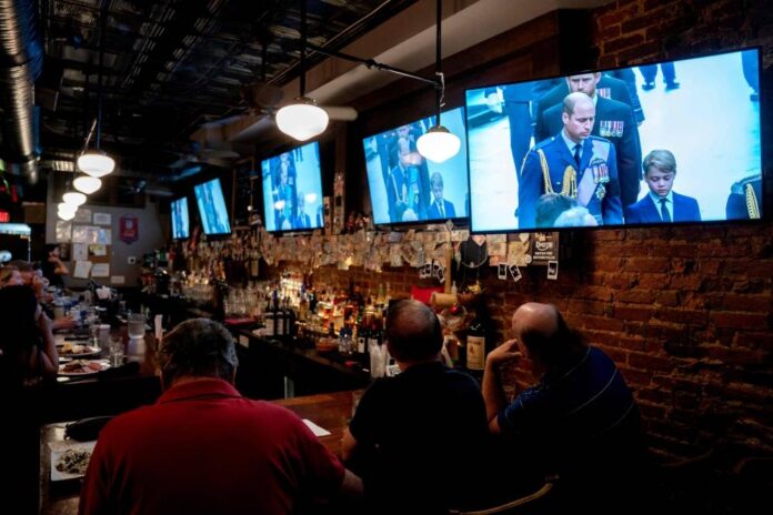 Before dawn, a British pub in Washington honors the queen