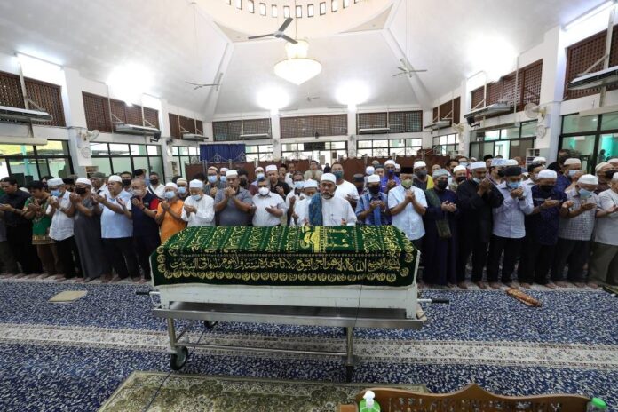 Ex-Melaka chief minister Mohd Adib dies of old age at 81