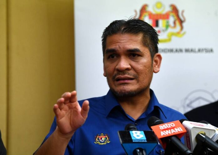 Education Ministry should work with groups from different backgrounds to move forward, says minister