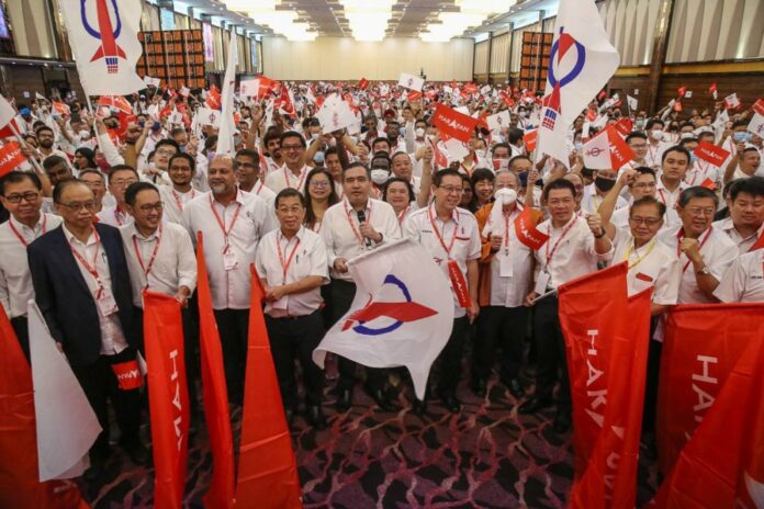 DAP members agrees to anti party hopping law ammendments in special congress