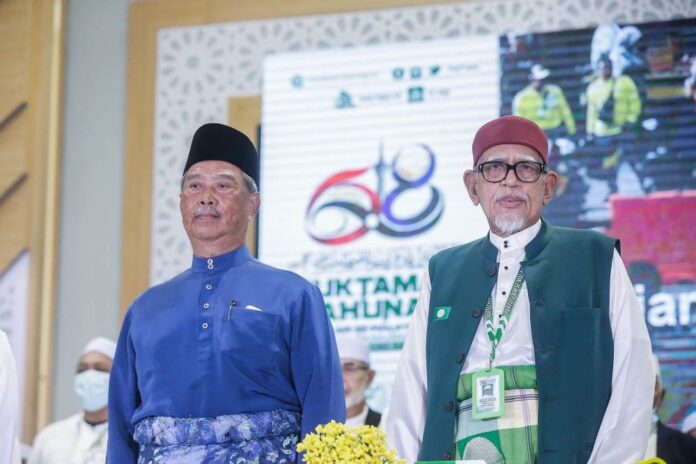 Muhyiddin: Hadi says PAS committed to Perikatan, will decide on Umno soon