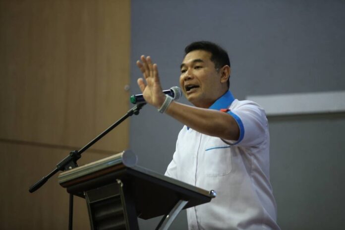 PKR's Rafizi starts signature drive to reject possible GE15 in flood season