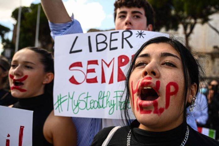 World rallies in solidarity with Iran protests over Mahsa Amini death