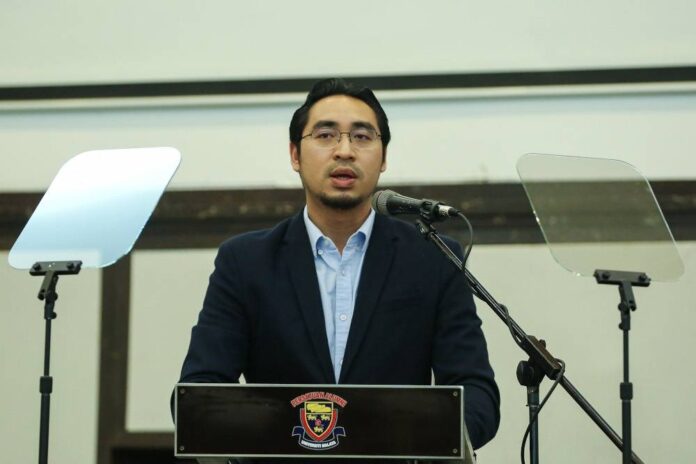 Wan Fayhsal calls Zahid Hamidi 'lunatic' for insisting on GE15 during monsoon season
