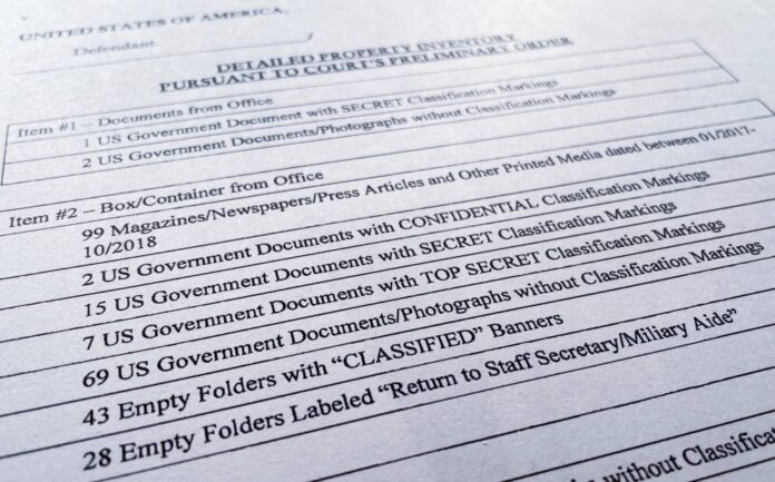 Trump staffers not returning White House records, National Archives says