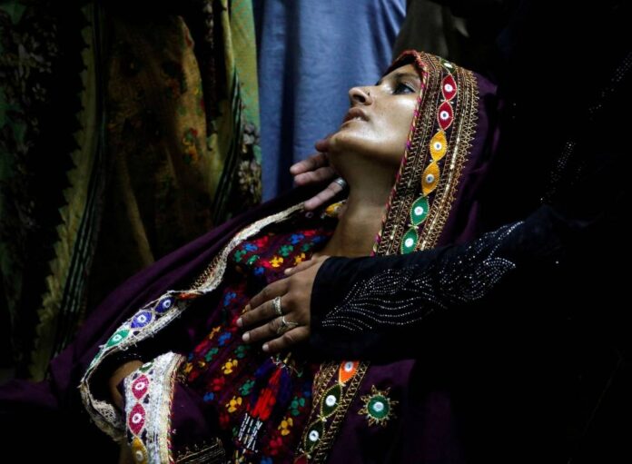 Pakistani hospital overwhelmed as water-borne illnesses spread