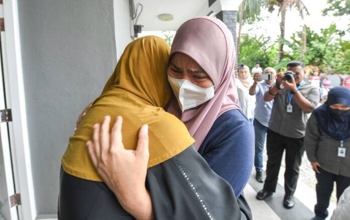 Cosmetics agent shares tearful reunion with family following kidnap ordeal in Kelantan