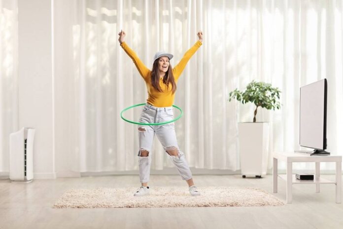 The hula hoop is the latest must-have workout accessory (VIDEO)