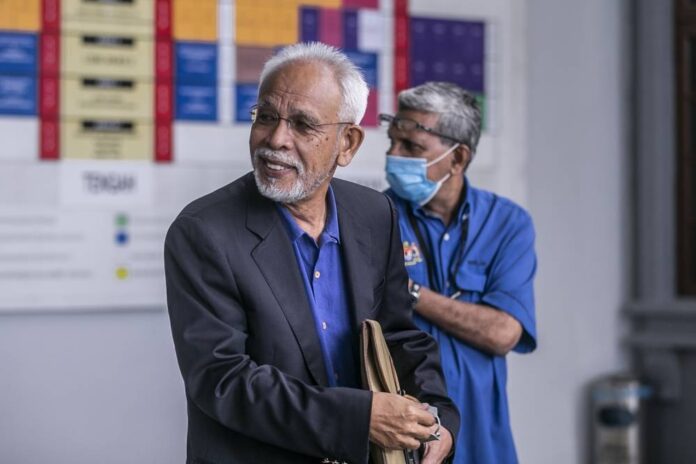 RM1m deposited into Shahrir Samad's joint account with wife, bank manager tells High Court