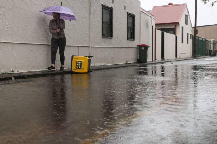 Heavy rain eases in Australia's east, flood threats remain