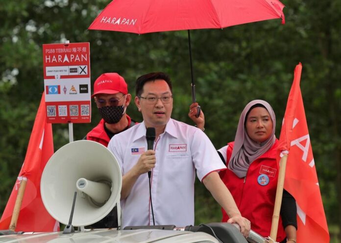 GE15: Lawyer friends compete in unexpected race to win voters' hearts in Tebrau