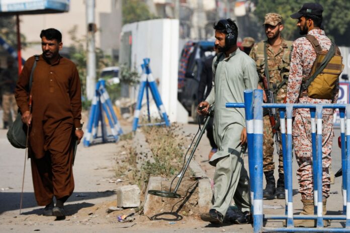 Gunfight after Afghan Taliban shut key border crossing with Pakistan
