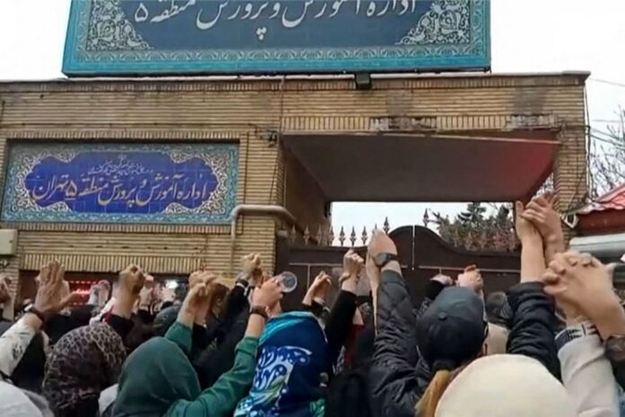 Schoolgirl poisonings continue across Iran
