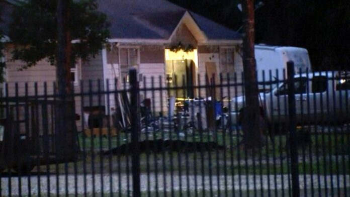 Gunman on the run after five people shot dead in Texas