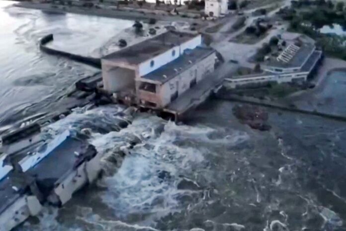 Thousands flee flooded homes after Ukraine dam destroyed
