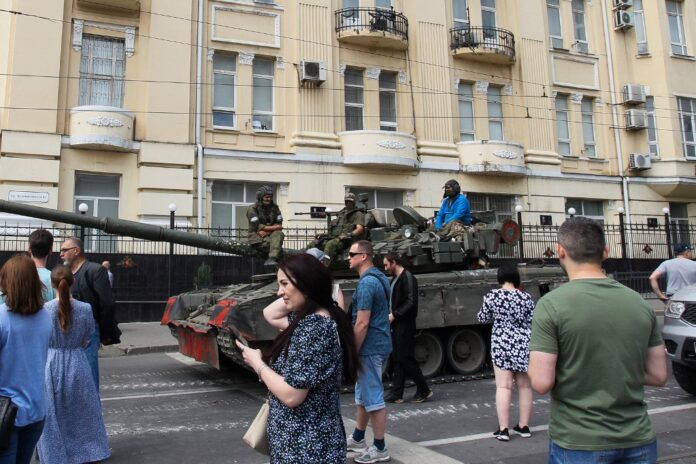 Putin slams 'treason' as forces tackle Wagner revolt