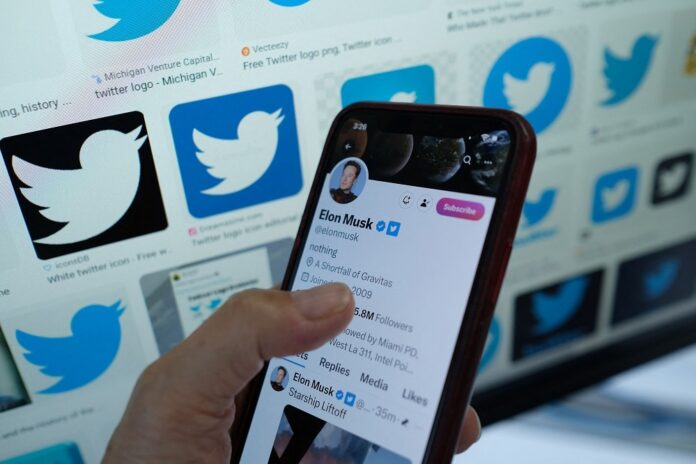 Twitter chaos leaves door open for Meta's rival app