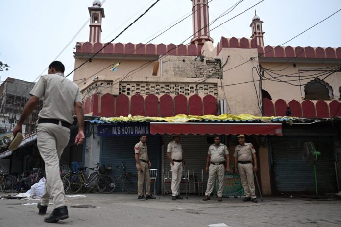 Mosques shut after religious riots near India's capital