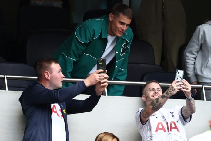 Spurs sign Dutch defender Van de Ven from Wolfsburg