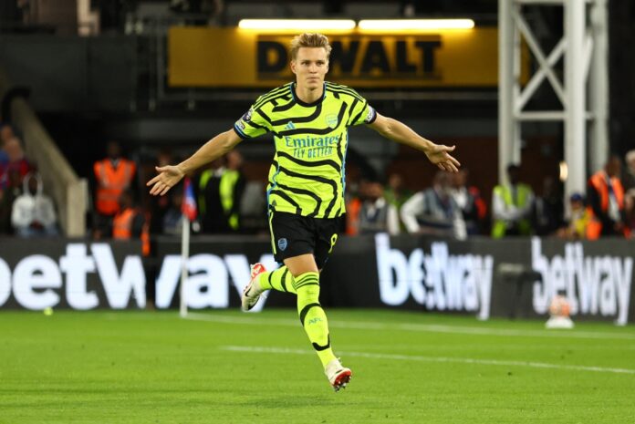 Odegaard penalty gives 10-man Arsenal 1-0 win at Palace